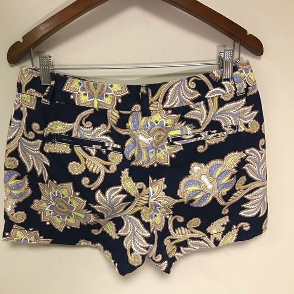 - Loft navy shorts with large flower print. Size 2 - Picture 4 of 7